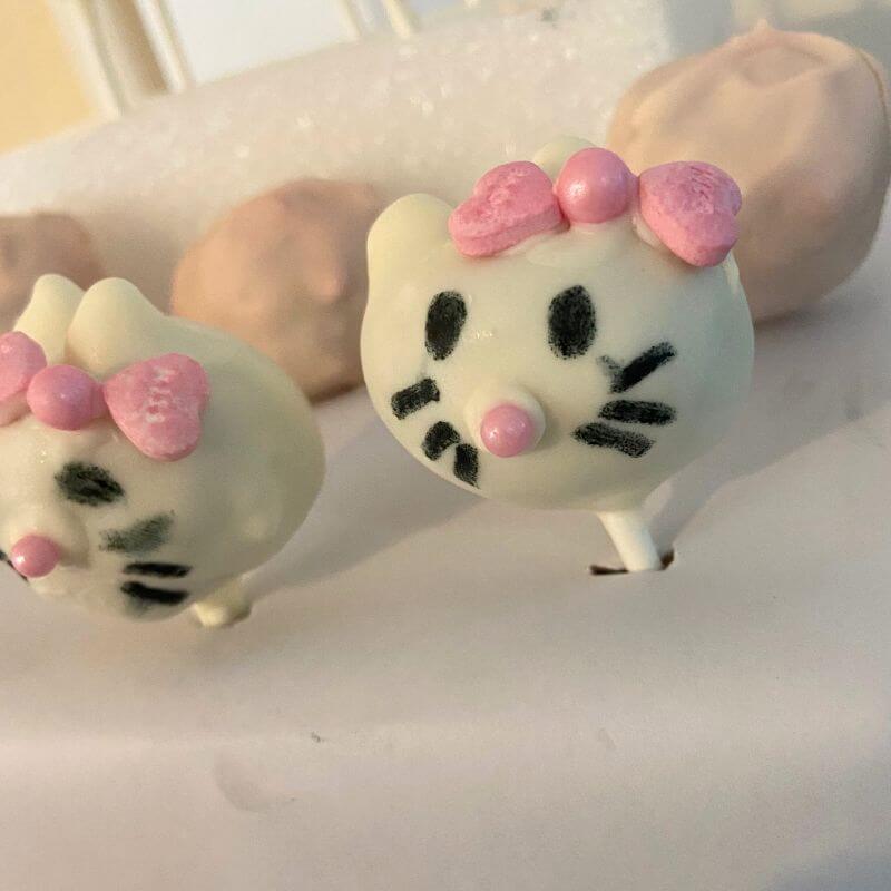 hello kitty cake pops