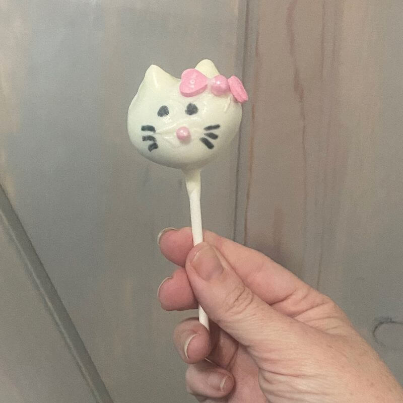 hello kitty cake pop