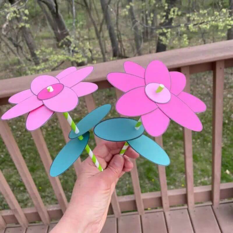 flowers made from straws